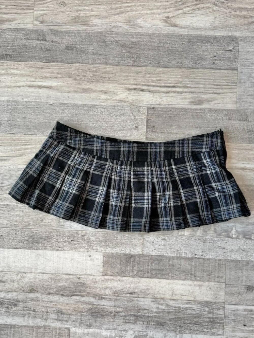 Micro Mini Vintage Y2K Lip Service Plaid Skirt Size Medium Black Grey, Pleats Q3